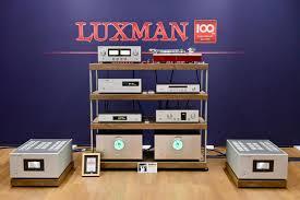 Luxman componenten-rack op Highend Vienna 2026